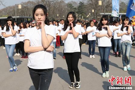 麦琳问离婚孩子跟钱能归她吗